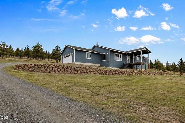 10 Acres of Land with Home for Sale in Prineville, Oregon