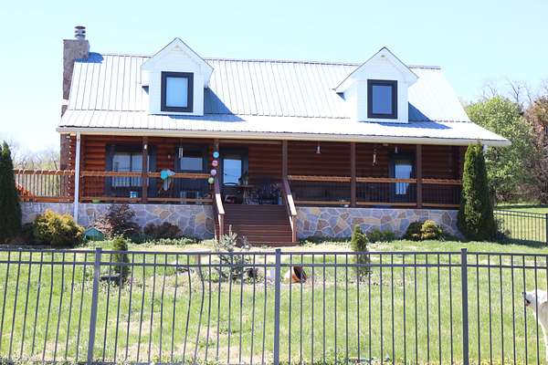 24.6 Acres of Land with Home for Sale in Watertown, Tennessee