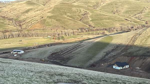 118 Acres of Land with Home for Sale in Pilot Rock, Oregon