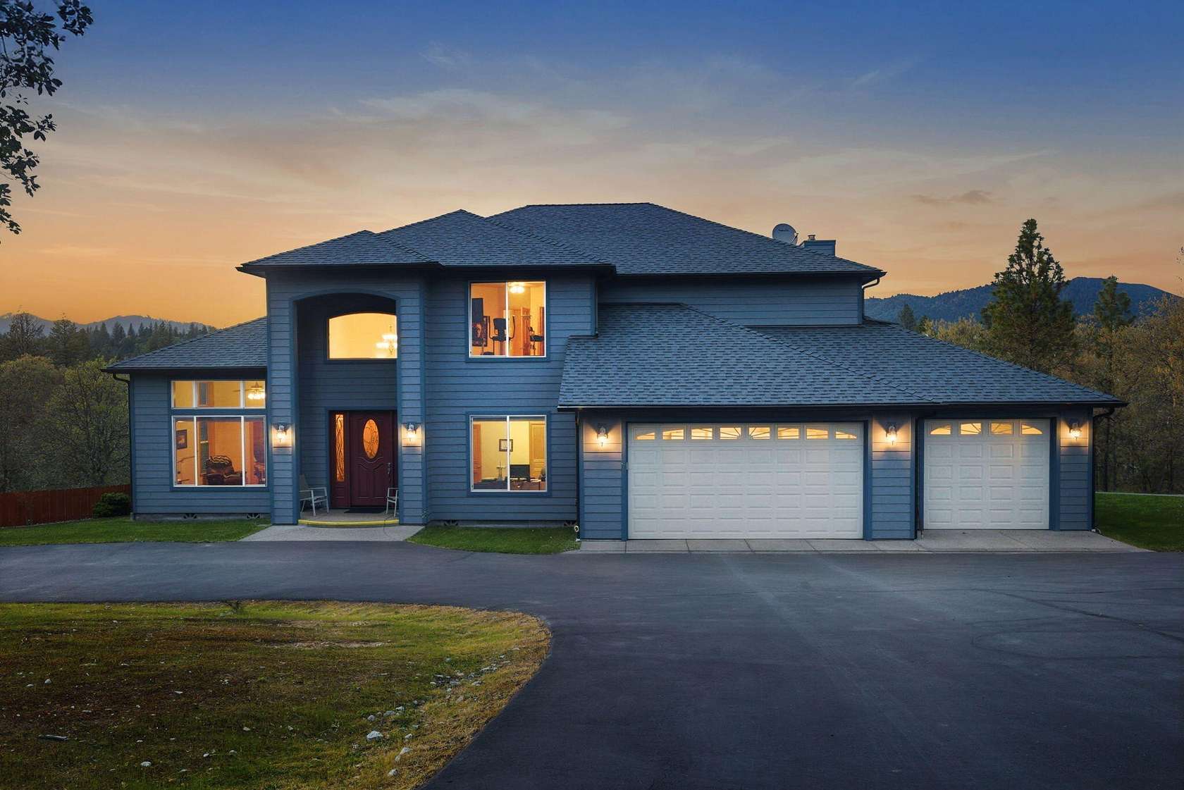 5 Acres of Land with Home for Sale in Grants Pass, Oregon