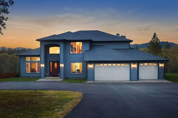 5 Acres of Land with Home for Sale in Grants Pass, Oregon