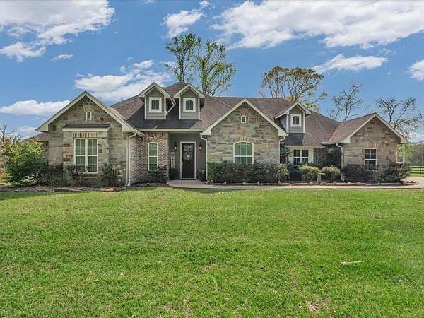 2.5 Acres of Land with Home for Sale in Lufkin, Texas