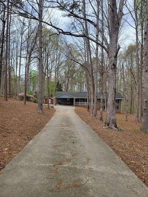 5.22 Acres of Land with Home for Lease in Suwanee, Georgia