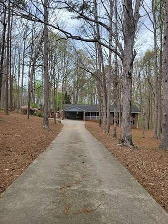 5.22 Acres of Land with Home for Lease in Suwanee, Georgia