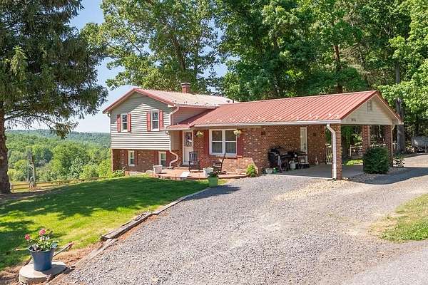 5.82 Acres of Land with Home for Sale in Woodlawn, Virginia