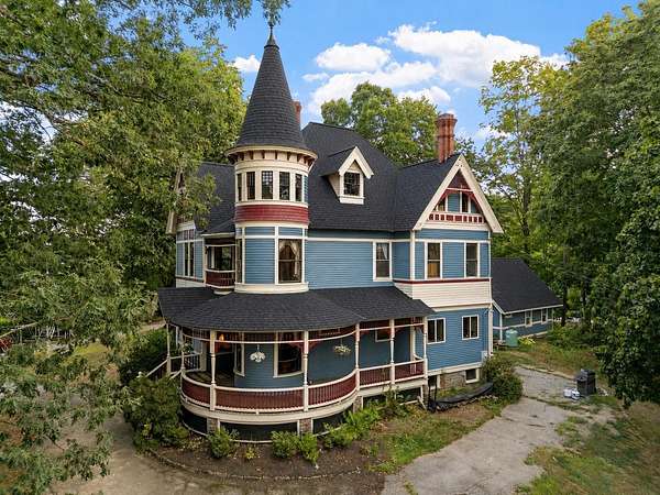 3.1 Acres of Land with Home for Sale in Wolfeboro, New Hampshire
