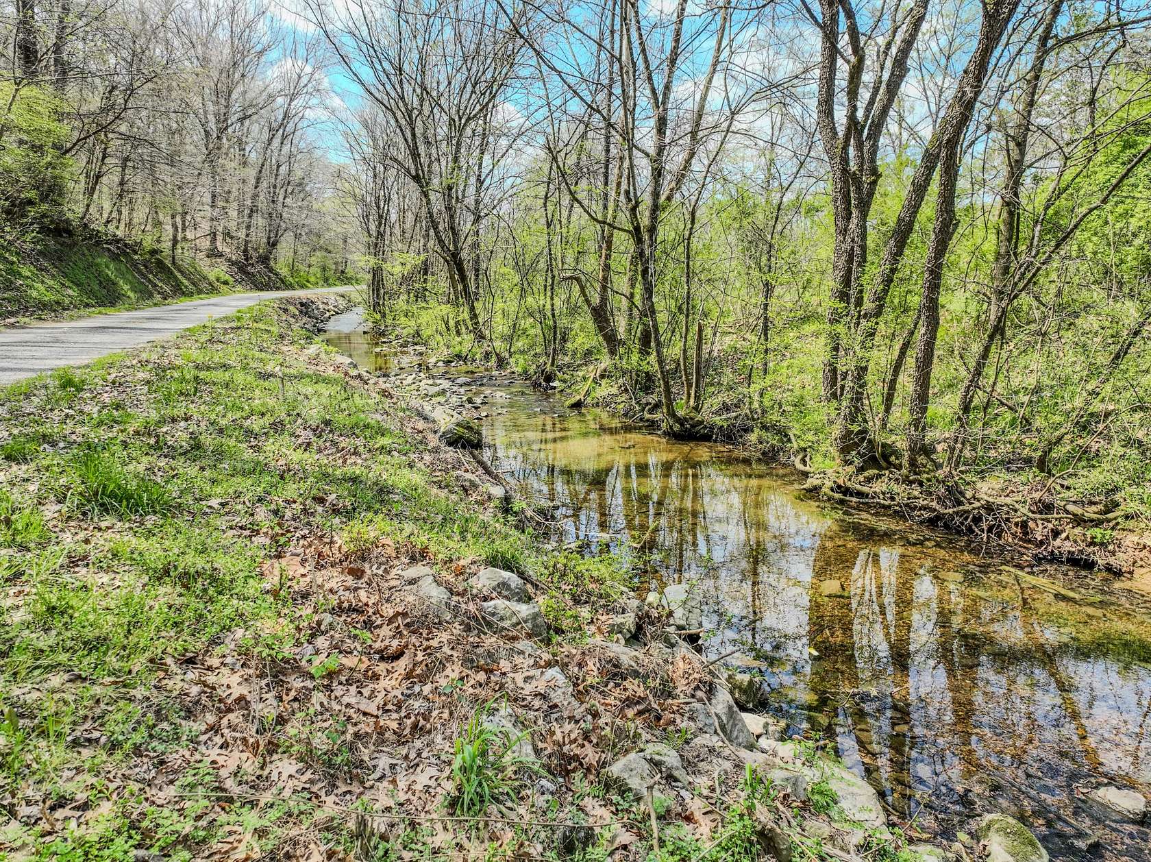 2 Acres of Residential Land for Sale in Mount Pleasant, Tennessee