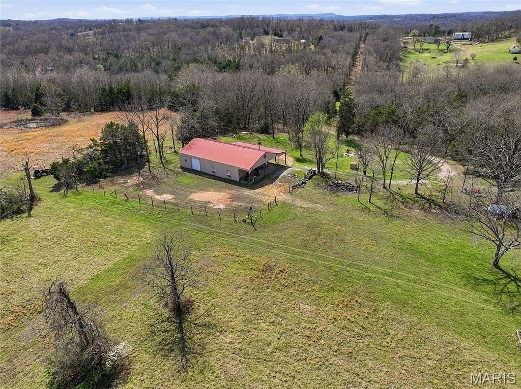 171 Acres of Land with Home for Sale in Walls Township, Missouri