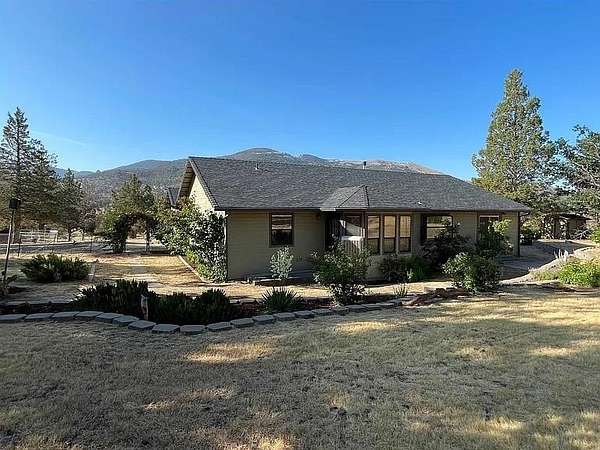 14.6 Acres of Land with Home for Sale in Montague, California