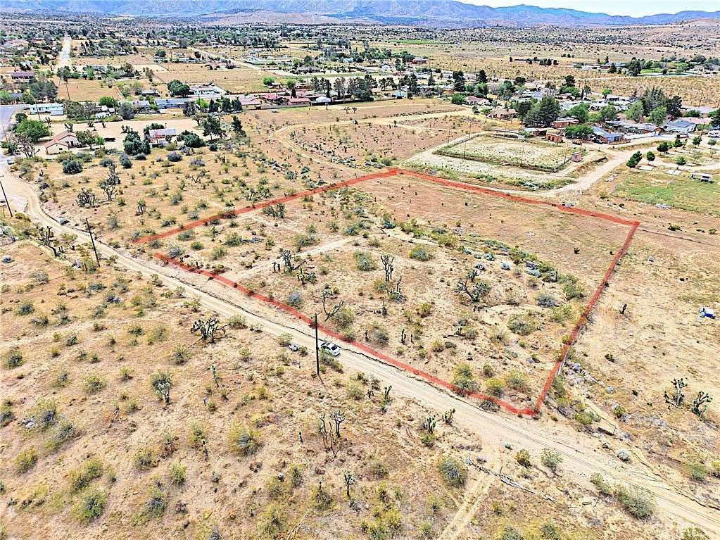 2.53 Acres of Residential Land for Sale in Pearblossom, California