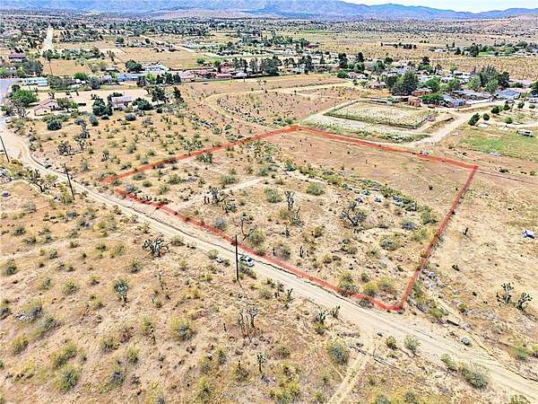 2.53 Acres of Residential Land for Sale in Pearblossom, California