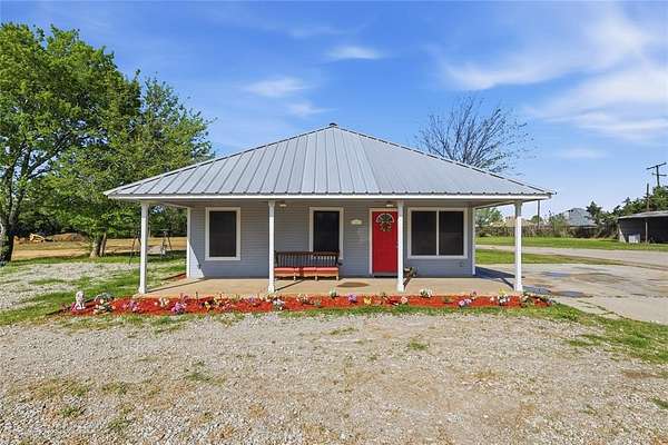 8 Acres of Land with Home for Sale in Boyd, Texas