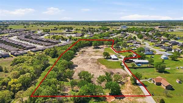 8 Acres of Land with Home for Sale in Boyd, Texas