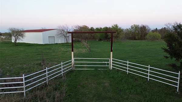 1.5 Acres of Residential Land for Sale in Kerens, Texas