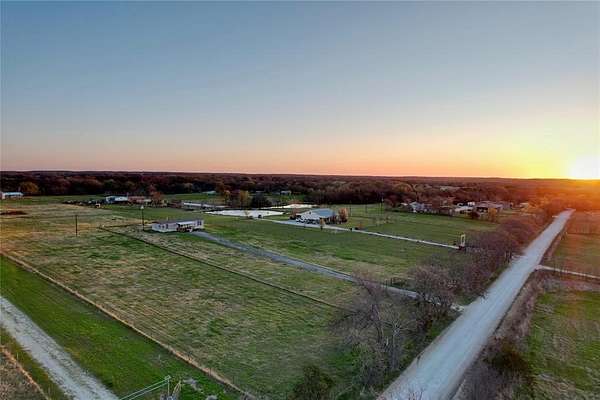 5 Acres of Residential Land for Sale in Gainesville, Texas
