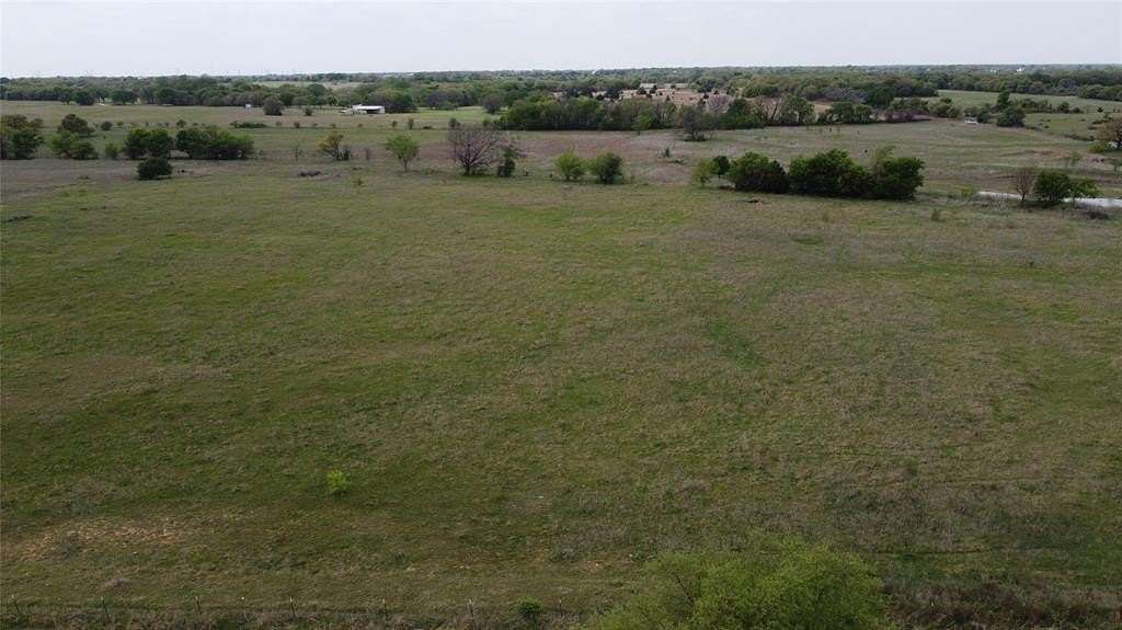 10 Acres of Land for Sale in Alvord, Texas