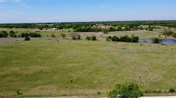 10 Acres of Land for Sale in Alvord, Texas