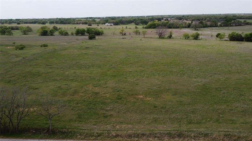 10 Acres of Land for Sale in Alvord, Texas