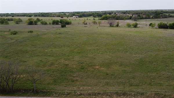10 Acres of Land for Sale in Alvord, Texas