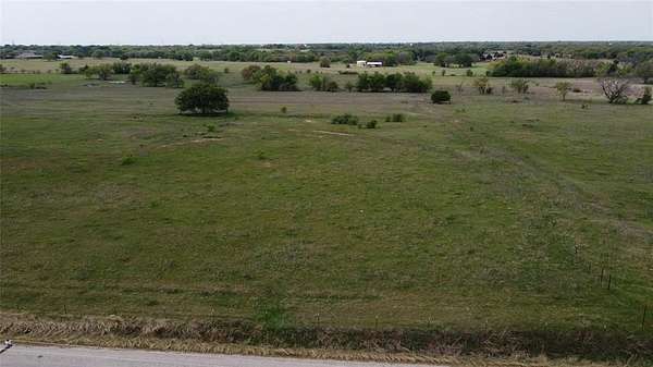 10 Acres of Land for Sale in Alvord, Texas