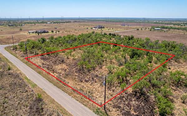 2 Acres of Residential Land for Sale in Corsicana, Texas
