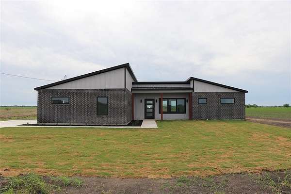 2.45 Acres of Land with Home for Sale in Avalon, Texas