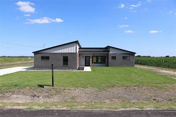 2.45 Acres of Land with Home for Sale in Avalon, Texas