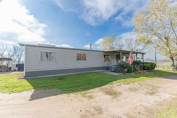 10.8 Acres of Land with Home for Sale in Springville, California