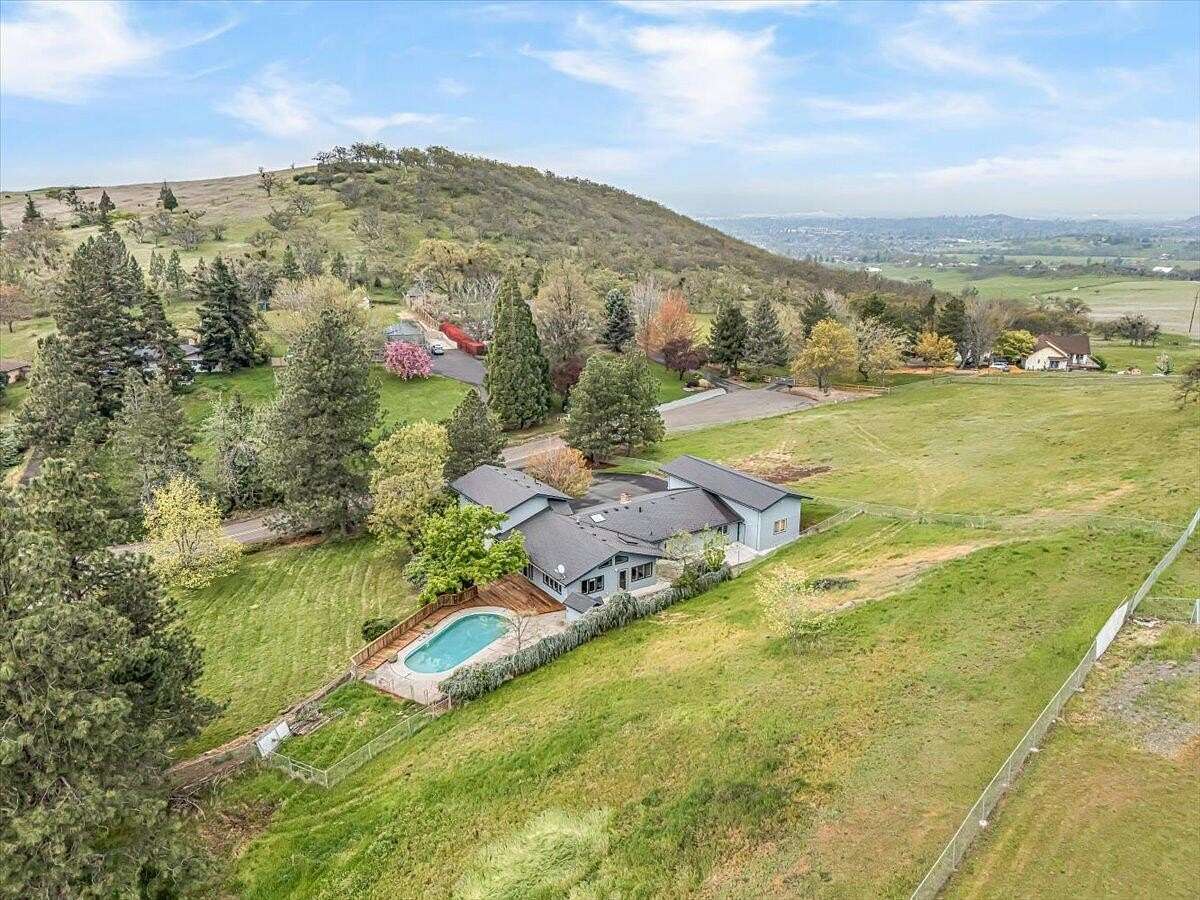 2.55 Acres of Land with Home for Sale in Medford, Oregon