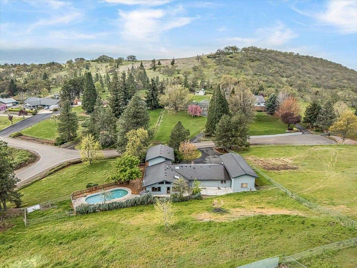 2.55 Acres of Land with Home for Sale in Medford, Oregon
