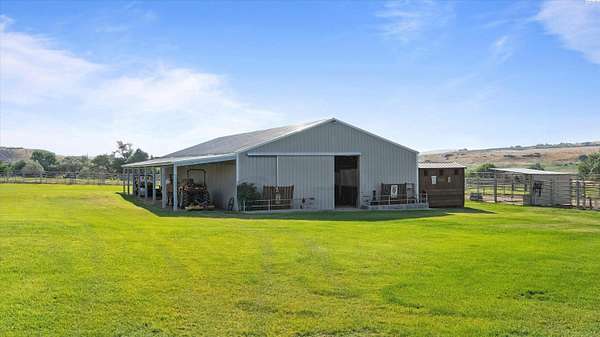 22.8 Acres of Agricultural Land with Home for Sale in Benton City, Washington