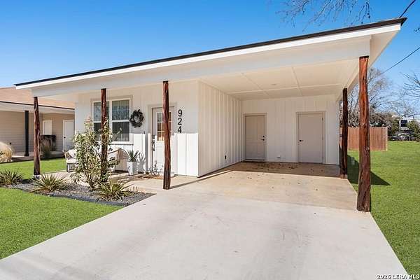 17 Acres of Land with Home for Sale in Fredericksburg, Texas