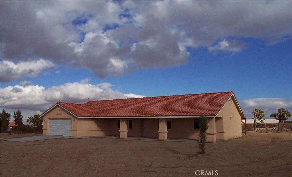 2.5 Acres of Land with Home for Lease in Phelan, California