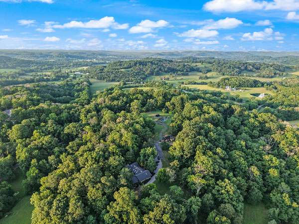 41.5 Acres of Land with Home for Sale in Franklin, Tennessee