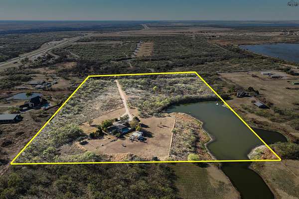 21 Acres of Land with Home for Sale in Iowa Park, Texas