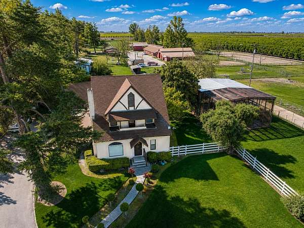 24 Acres of Agricultural Land with Home for Sale in Selma, California