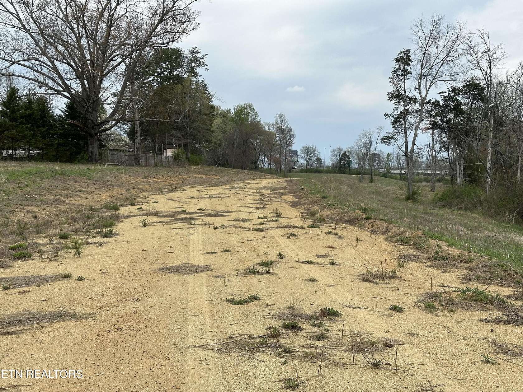 9 Acres of Residential Land for Sale in Madisonville, Tennessee