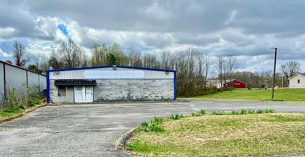 1.5 Acres of Improved Mixed-Use Land for Sale in Jamestown, Tennessee