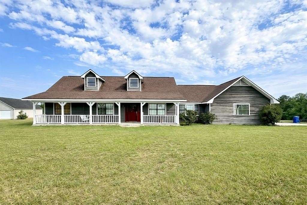 4.85 Acres of Land with Home for Sale in Waycross, Georgia