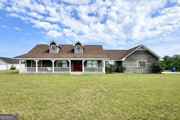 4.85 Acres of Land with Home for Sale in Waycross, Georgia