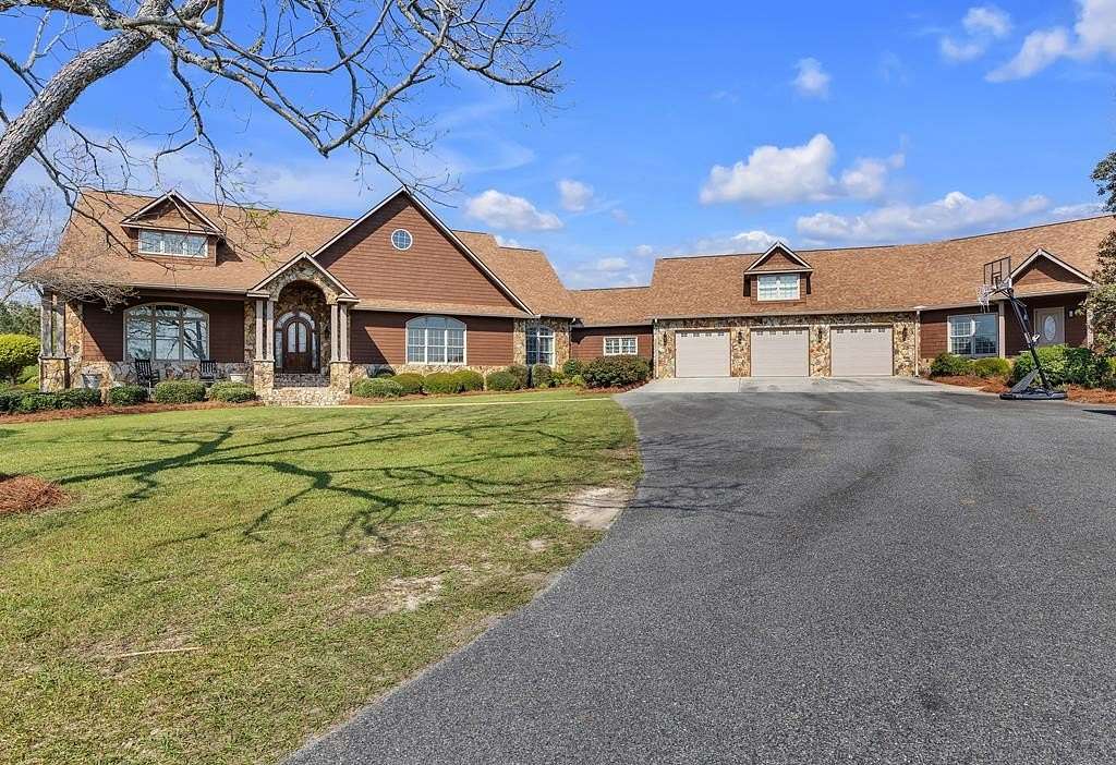 6.5 Acres of Land with Home for Sale in Hahira, Georgia