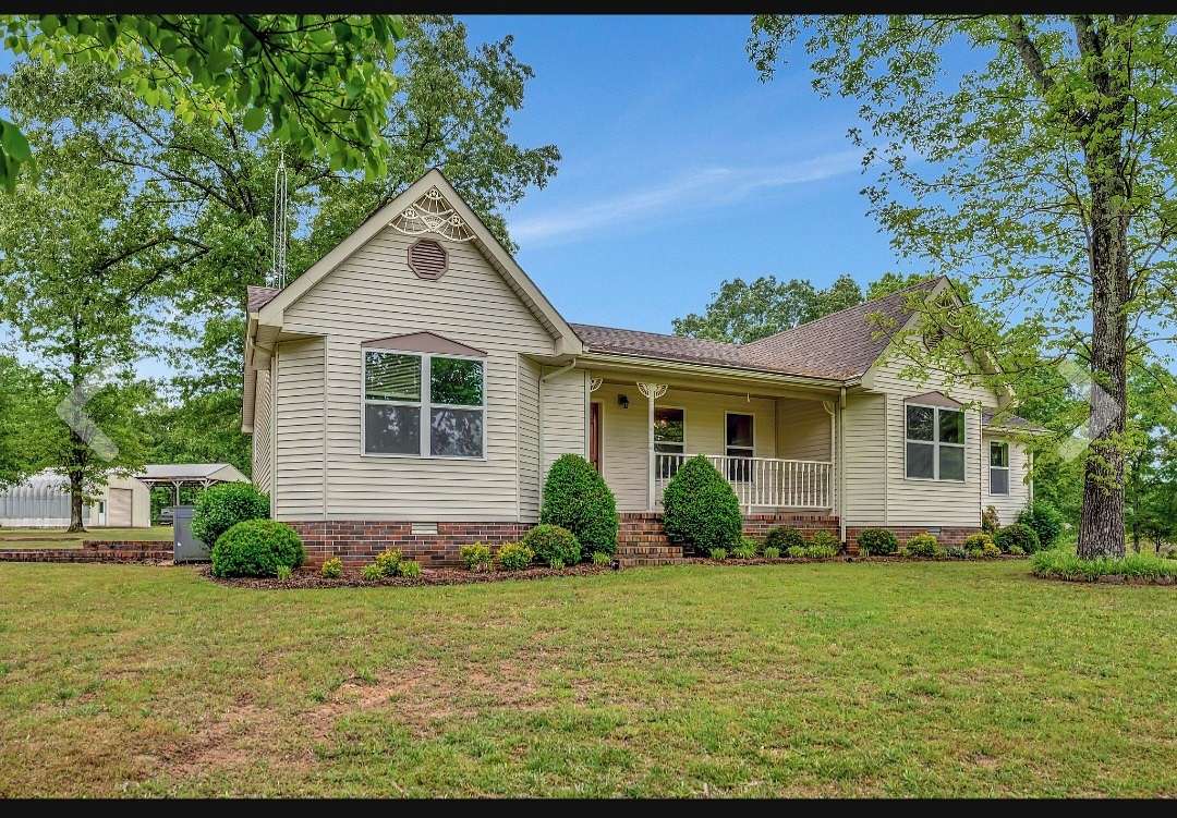 9.1 Acres of Land with Home for Sale in Summertown, Tennessee
