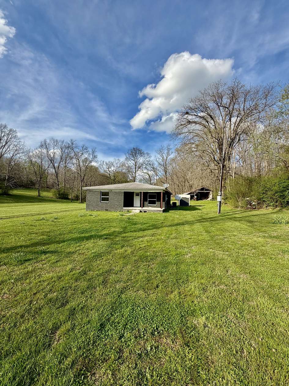 10 Acres of Residential Land for Sale in Westpoint, Tennessee