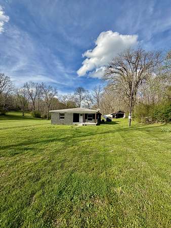 10 Acres of Residential Land for Sale in Westpoint, Tennessee