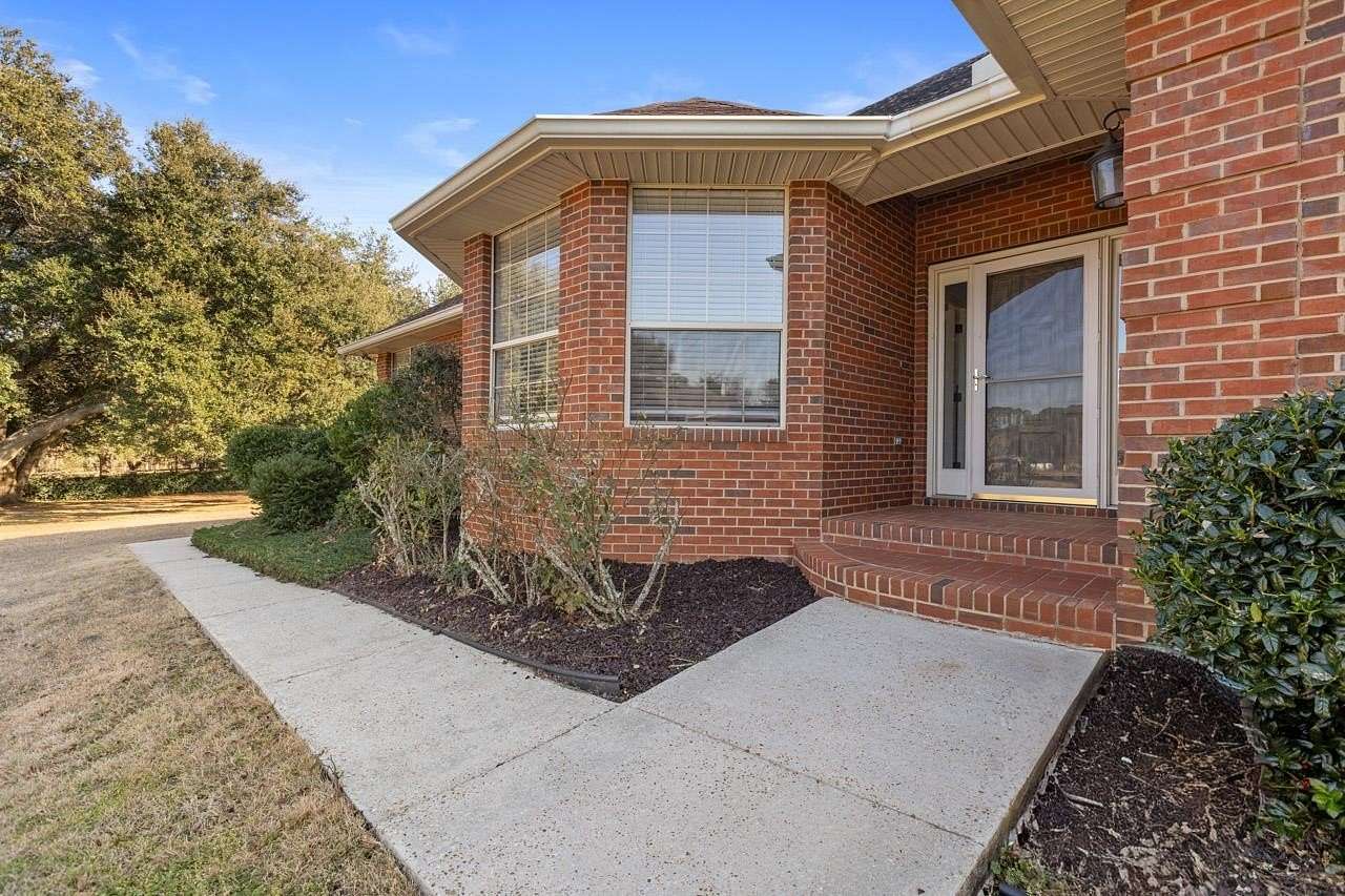 2.2 Acres of Land with Home for Sale in Tallahassee, Florida