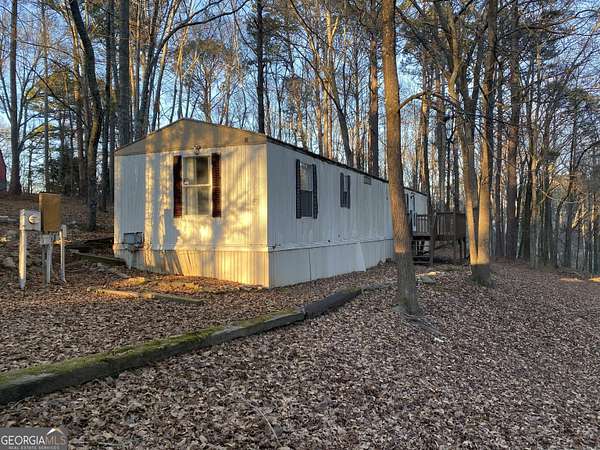 1.5 Acres of Land with Home for Lease in Winder, Georgia