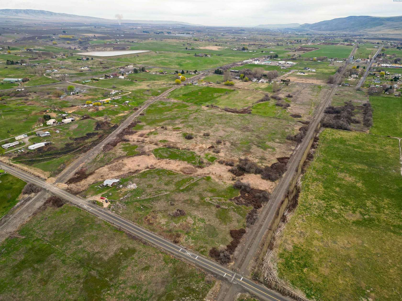27.6 Acres of Agricultural & Residential Land for Sale in Prosser, Washington
