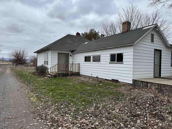 3.2 Acres of Land with Home for Sale in Bliss, Idaho