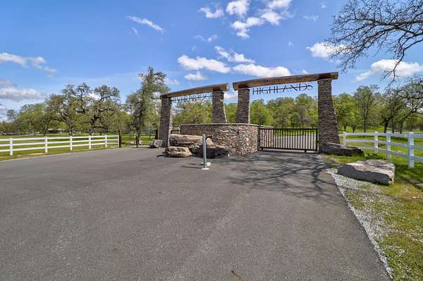 10.2 Acres of Land for Sale in Palo Cedro, California