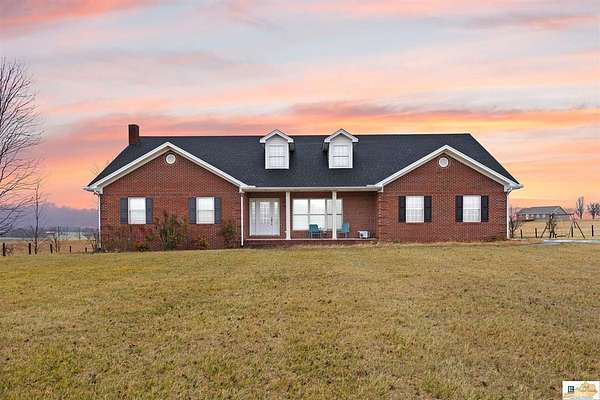 1.58 Acres of Land with Home for Sale in Glasgow, Kentucky